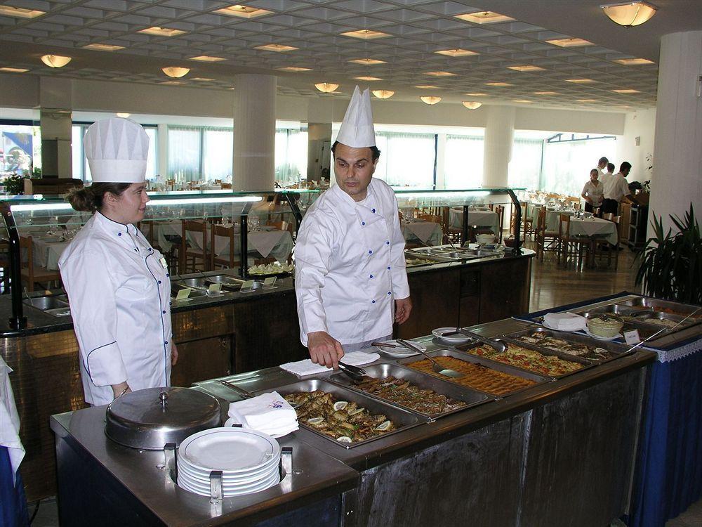 Argile Resort Mantzavináta 레스토랑 사진